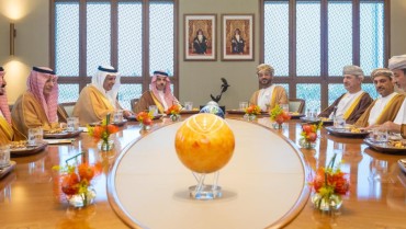 سلطنة عُمان تدعو أمريكا وإيران إلى ضبط النفس وتجنب التصعيد